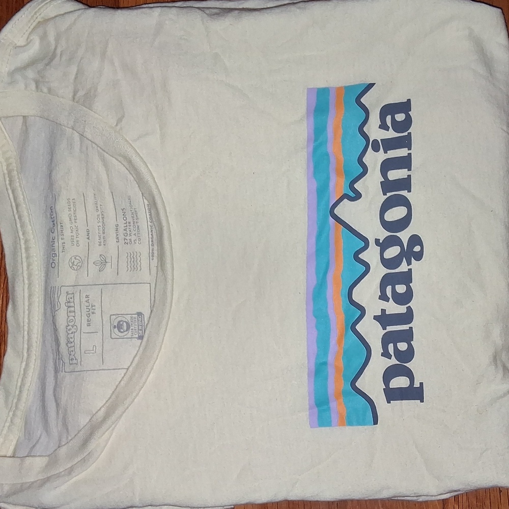 Patagonia Womens Large Regular Fit 100% Organic Cotton Yellow Logo Short Sleeve
